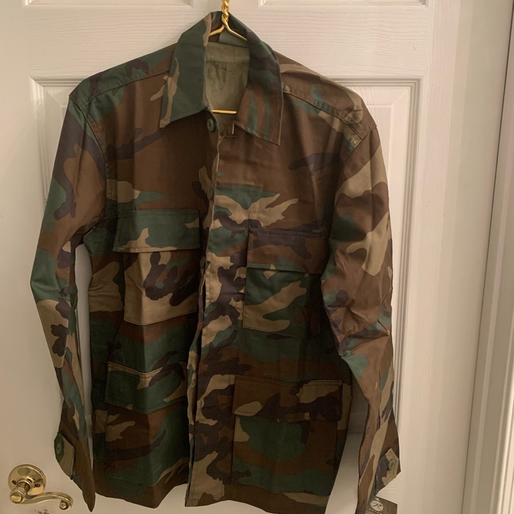Camo jacket/shirt size small New with Tags